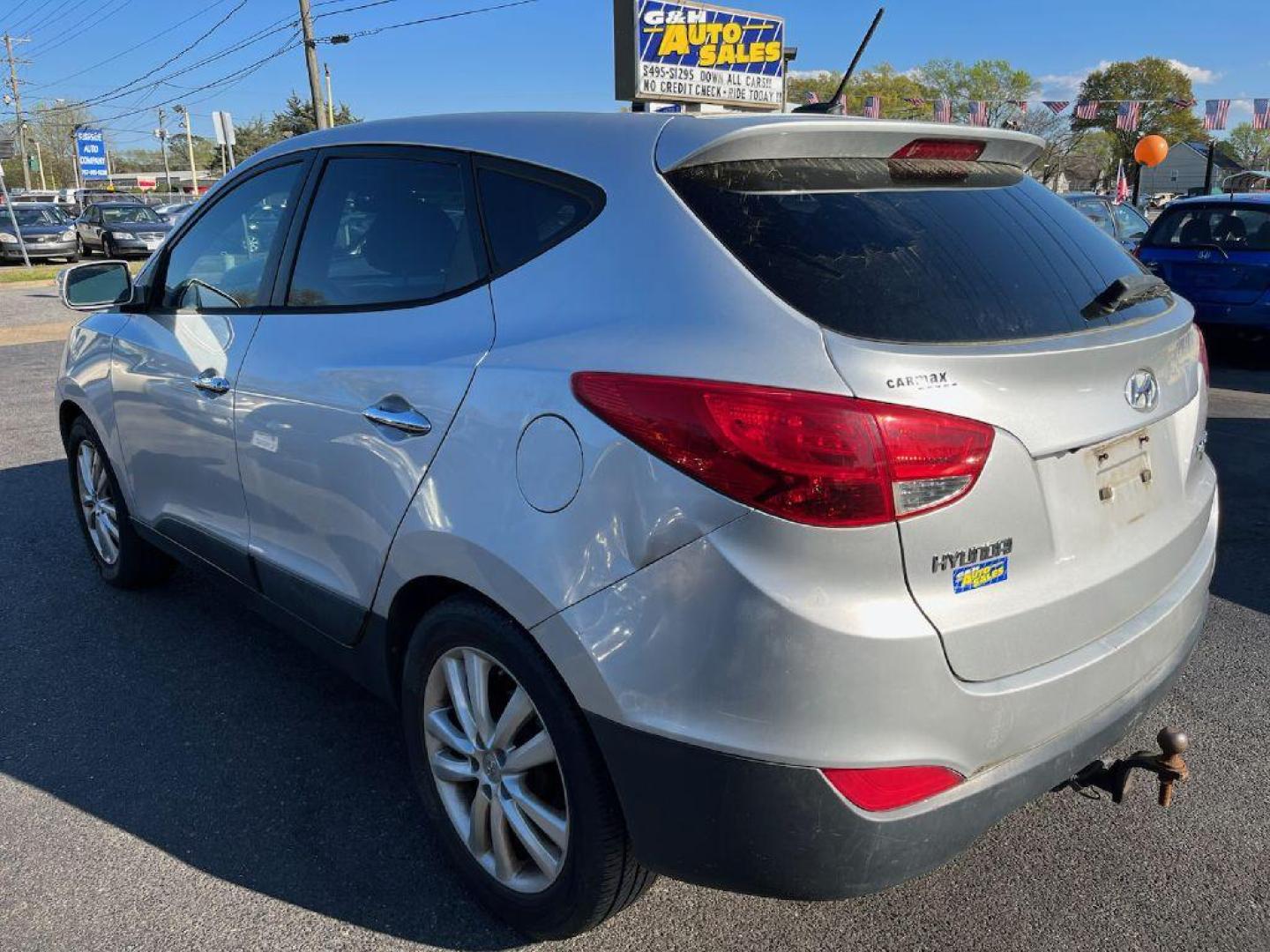 2011 SILVER HYUNDAI TUCSON GLS (KM8JU3AC2BU) with an 2.4L engine, Automatic transmission, located at 930 E Little Creek Road, Norfolk, VA, 23518, (757) 588-0420, 36.915051, -76.244408 - Photo#3