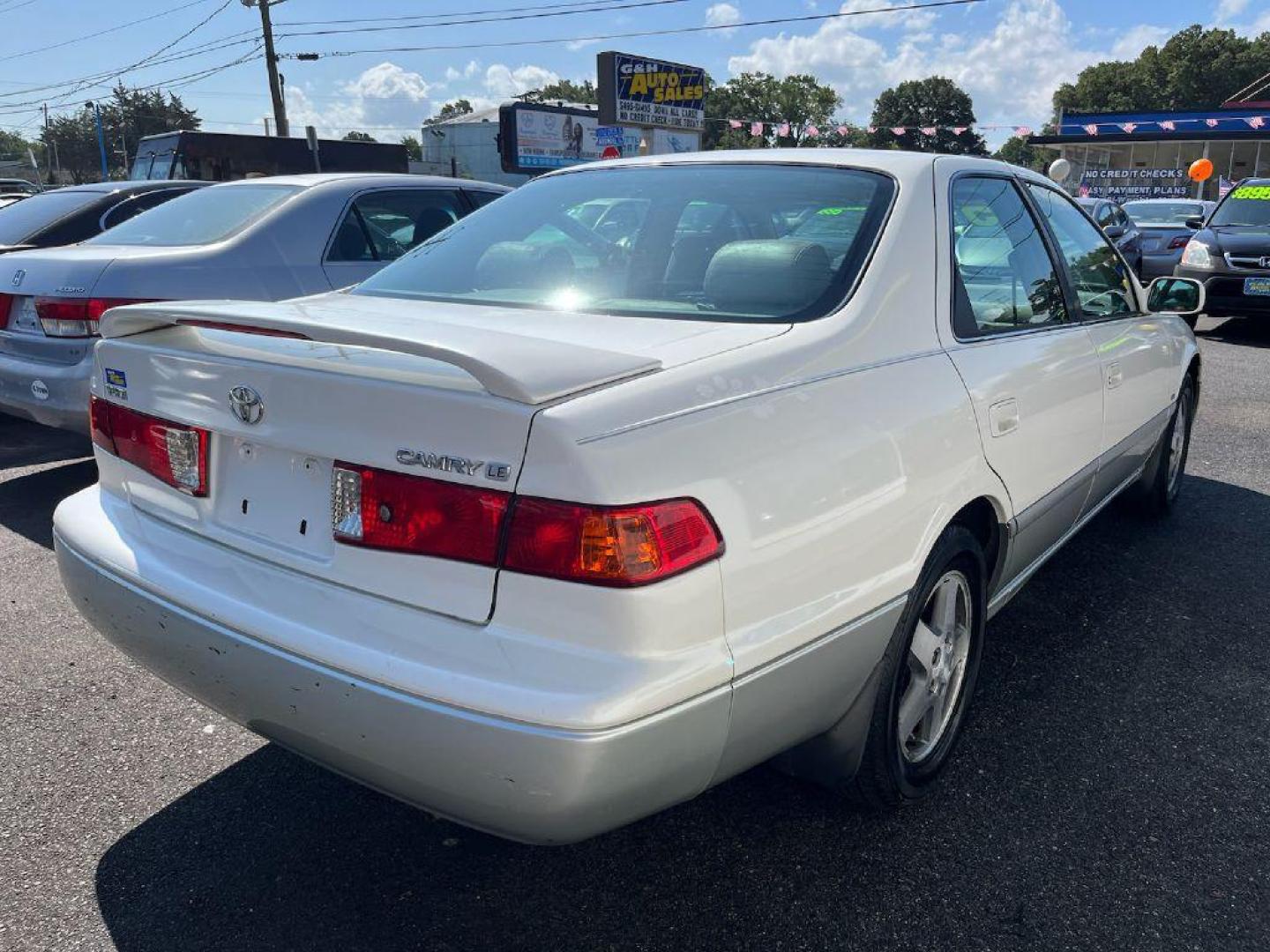 2001 WHITE TOYOTA CAMRY CE (JT2BG22KX10) with an 2.2L engine, Automatic transmission, located at 930 E Little Creek Road, Norfolk, VA, 23518, (757) 588-0420, 36.915051, -76.244408 - Photo#3