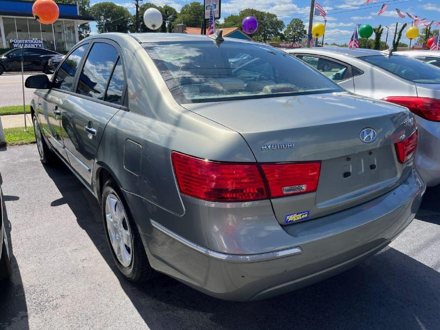 2010 GRAY HYUNDAI SONATA GLS (5NPET4AC7AH) with an 2.4L engine, 5-Speed Manual transmission, located at 930 E Little Creek Road, Norfolk, VA, 23518, (757) 588-0420, 36.915051, -76.244408 - Photo#3