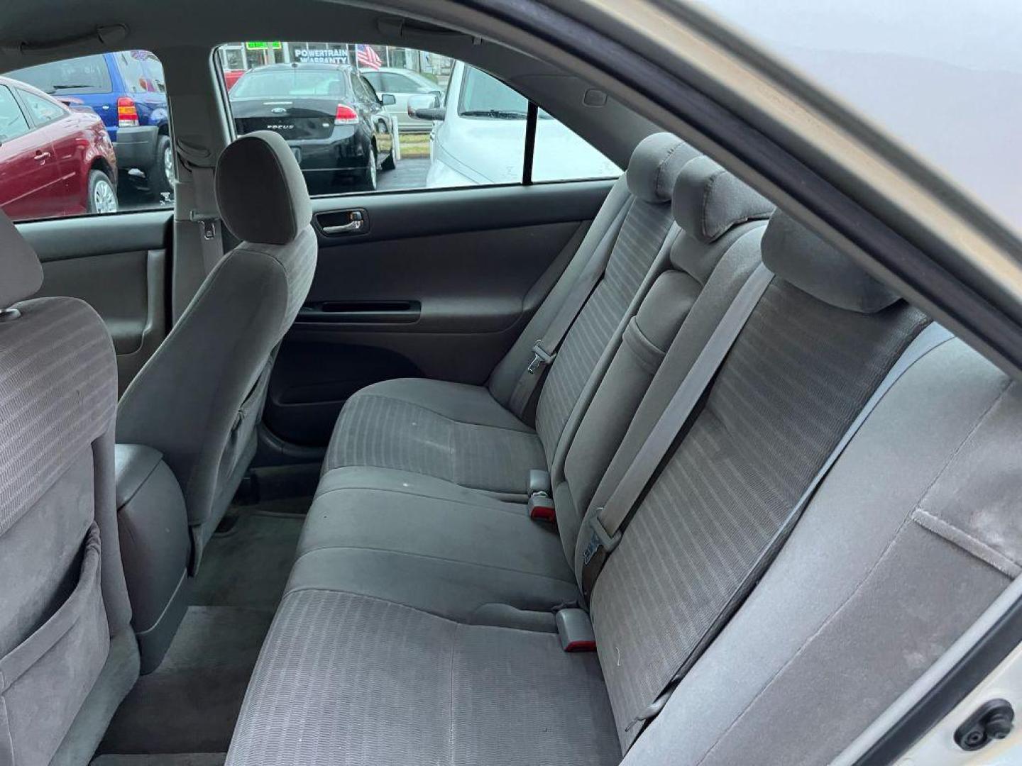 2005 SILVER TOYOTA CAMRY LE (4T1BE30K25U) with an 2.4L engine, Automatic transmission, located at 930 E Little Creek Road, Norfolk, VA, 23518, (757) 588-0420, 36.915051, -76.244408 - Photo#1