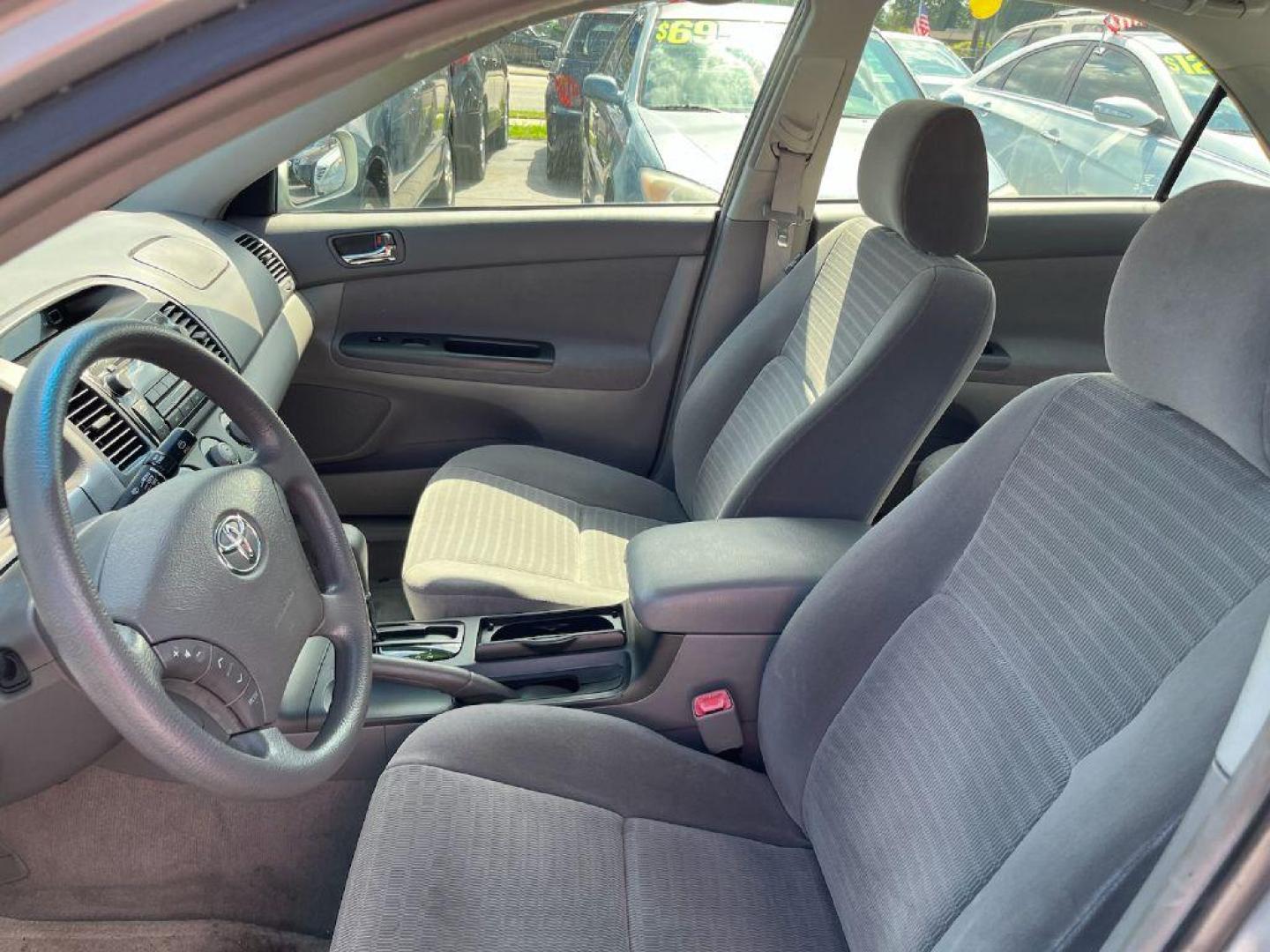 2005 SILVER TOYOTA CAMRY LE (4T1BE30K25U) with an 2.4L engine, Automatic transmission, located at 930 E Little Creek Road, Norfolk, VA, 23518, (757) 588-0420, 36.915051, -76.244408 - Photo#3