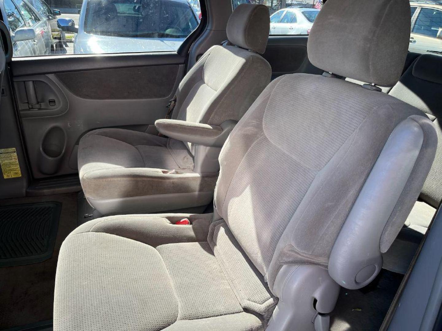 2004 GRAY TOYOTA SIENNA CE (5TDZA23C74S) with an 3.3L engine, Automatic transmission, located at 930 E Little Creek Road, Norfolk, VA, 23518, (757) 588-0420, 36.915051, -76.244408 - Photo#2