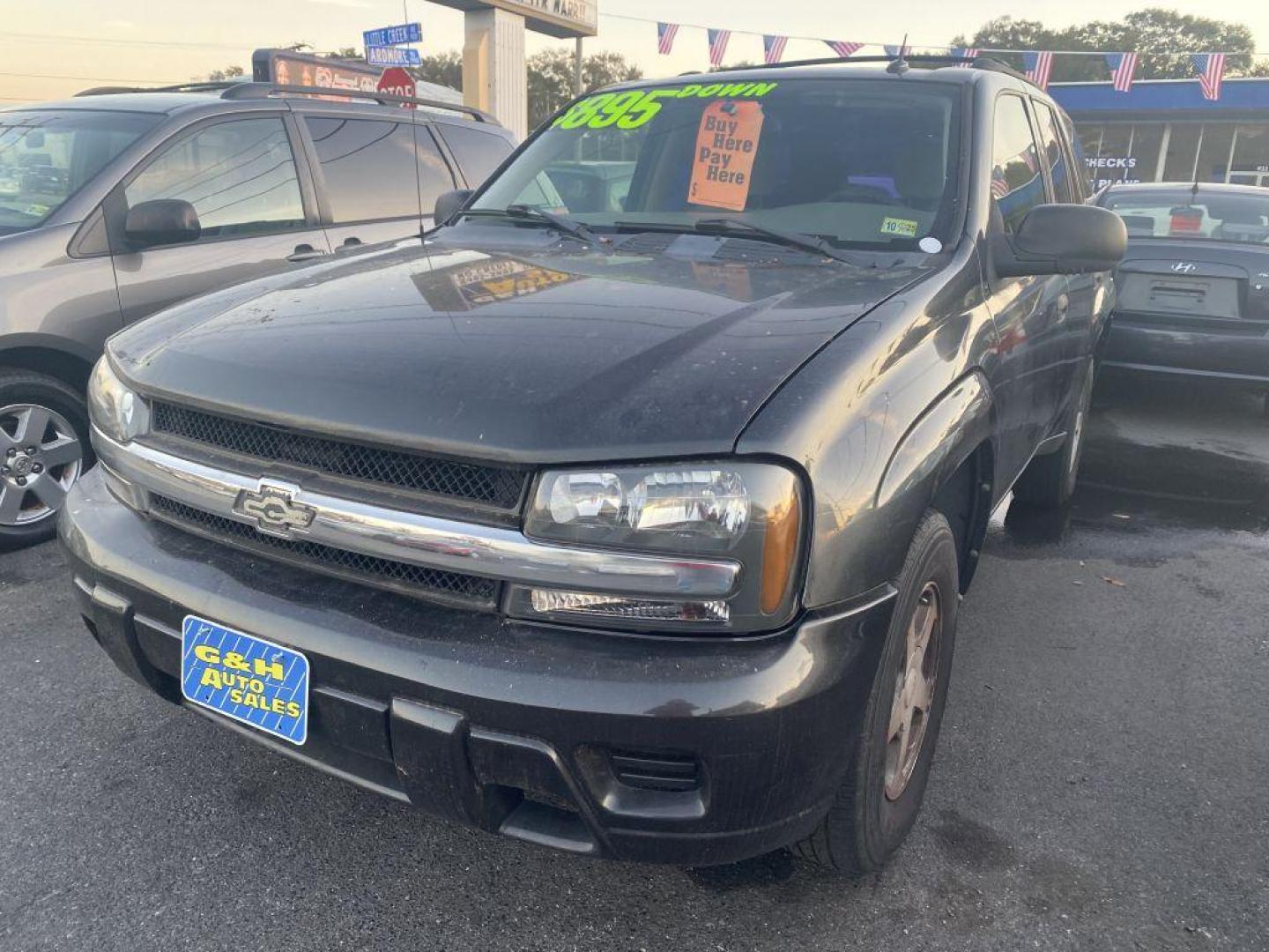 2005 GRAY CHEVROLET TRAILBLAZER LS (1GNDS13S452) with an 4.2L engine, Automatic transmission, located at 930 E Little Creek Road, Norfolk, VA, 23518, (757) 588-0420, 36.915051, -76.244408 - Photo#0