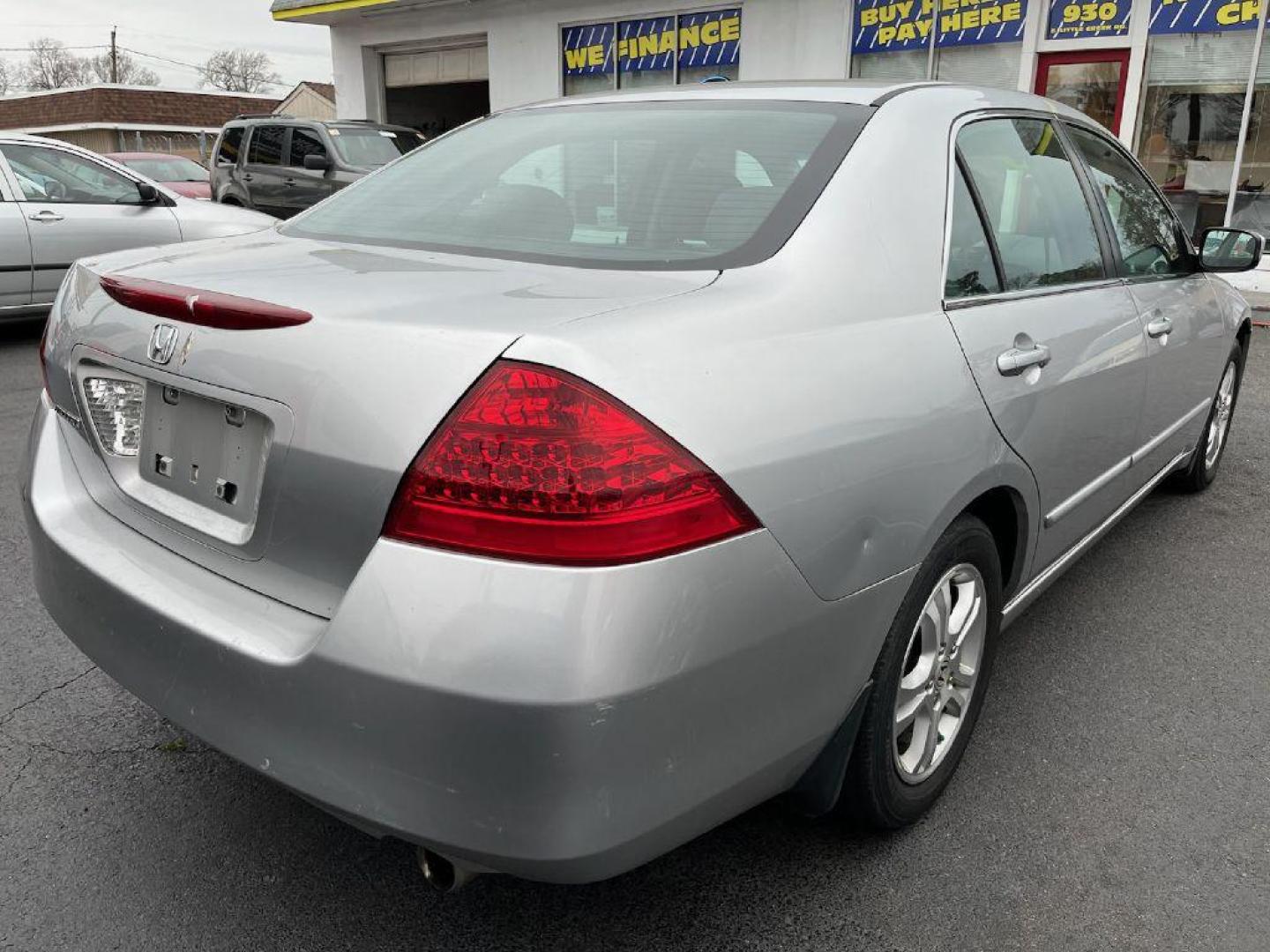 2007 SILVER HONDA ACCORD SE (1HGCM56377A) with an 2.4L engine, Automatic transmission, located at 930 E Little Creek Road, Norfolk, VA, 23518, (757) 588-0420, 36.915051, -76.244408 - Photo#3