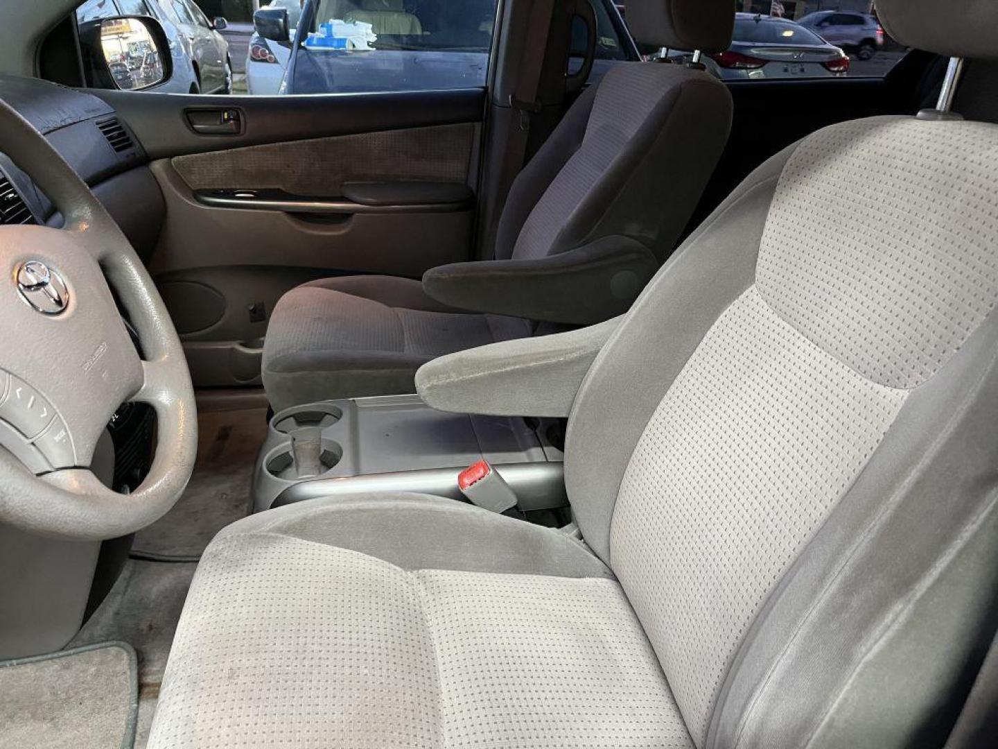 2007 SILVER TOYOTA SIENNA CE (5TDZK23C97S) with an 3.5L engine, Automatic transmission, located at 930 E Little Creek Road, Norfolk, VA, 23518, (757) 588-0420, 36.915051, -76.244408 - Photo#1