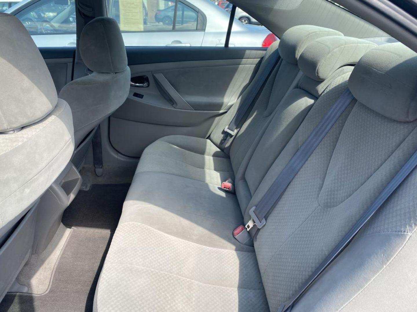 2007 GRAY TOYOTA CAMRY CE (4T1BE46KX7U) with an 2.4L engine, Automatic transmission, located at 930 E Little Creek Road, Norfolk, VA, 23518, (757) 588-0420, 36.915051, -76.244408 - Photo#2