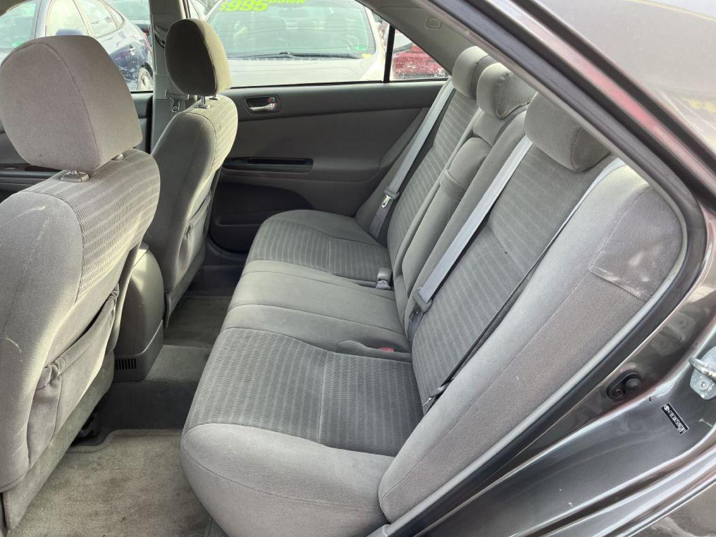 2005 GRAY TOYOTA CAMRY LE (4T1BE30K75U) with an 2.4L engine, Automatic transmission, located at 930 E Little Creek Road, Norfolk, VA, 23518, (757) 588-0420, 36.915051, -76.244408 - Photo#2