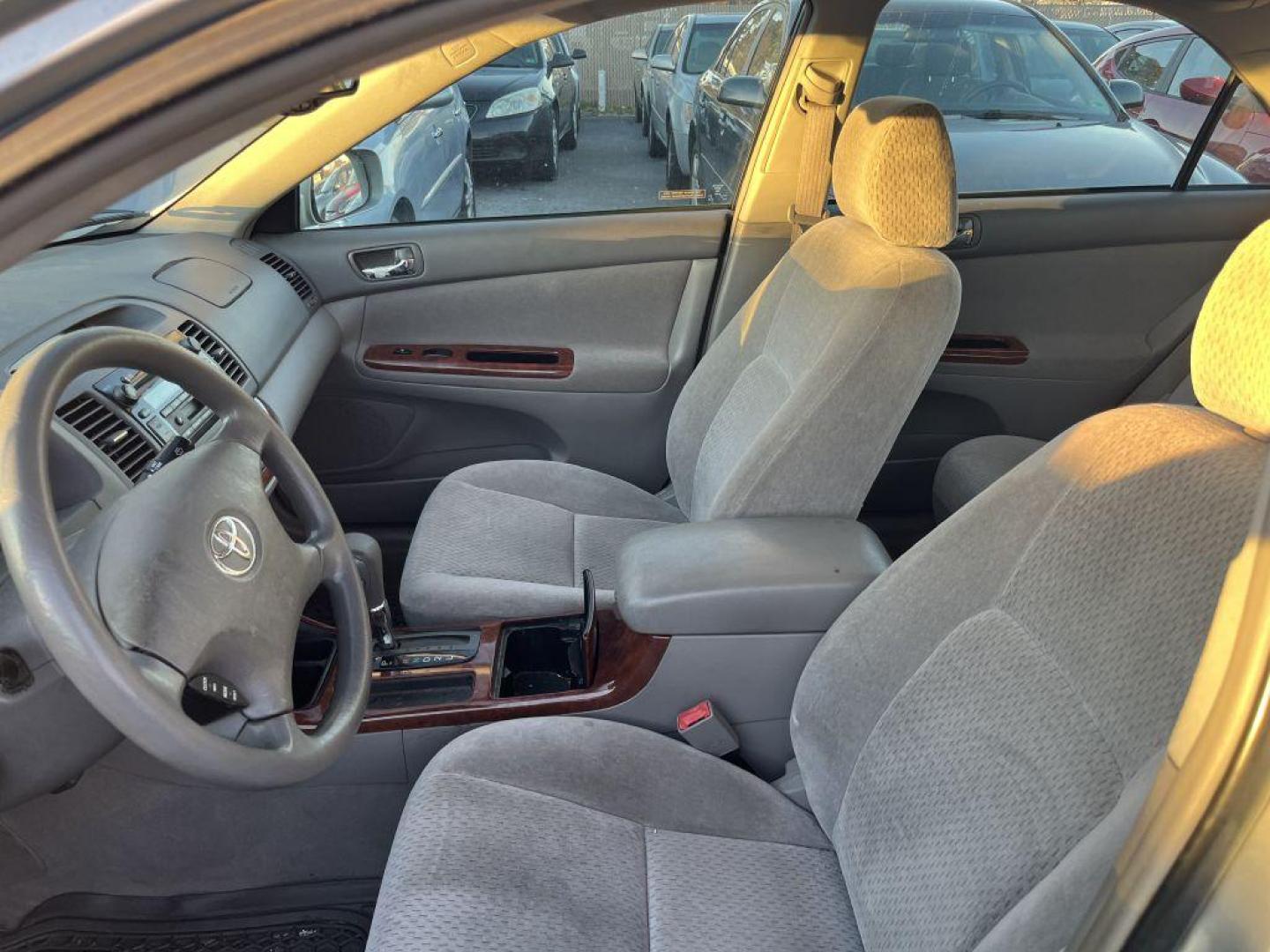 2003 SILVER TOYOTA CAMRY LE (4T1BE30K53U) with an 2.4L engine, Automatic transmission, located at 930 E Little Creek Road, Norfolk, VA, 23518, (757) 588-0420, 36.915051, -76.244408 - Photo#1