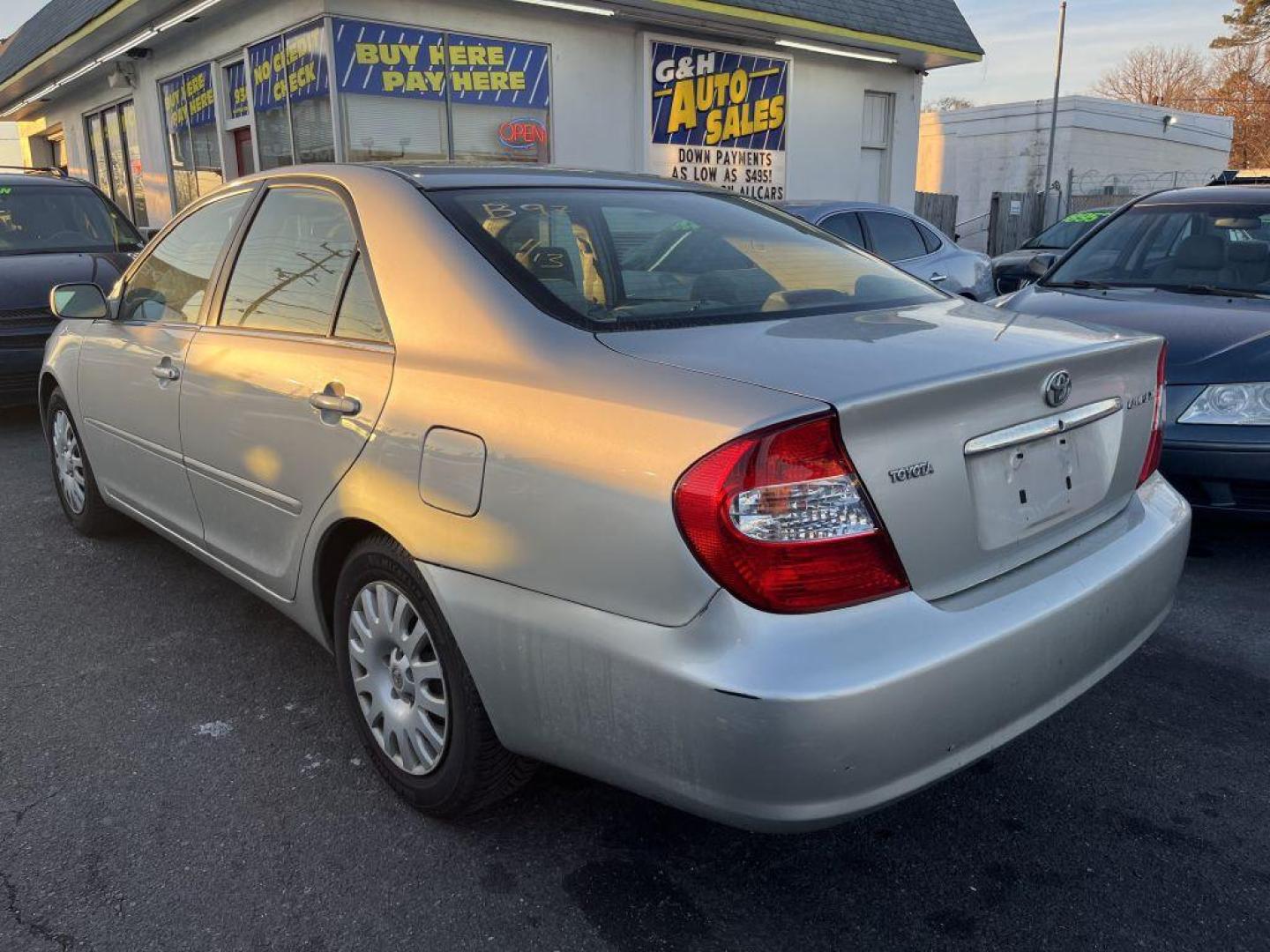 2003 SILVER TOYOTA CAMRY LE (4T1BE30K53U) with an 2.4L engine, Automatic transmission, located at 930 E Little Creek Road, Norfolk, VA, 23518, (757) 588-0420, 36.915051, -76.244408 - Photo#3