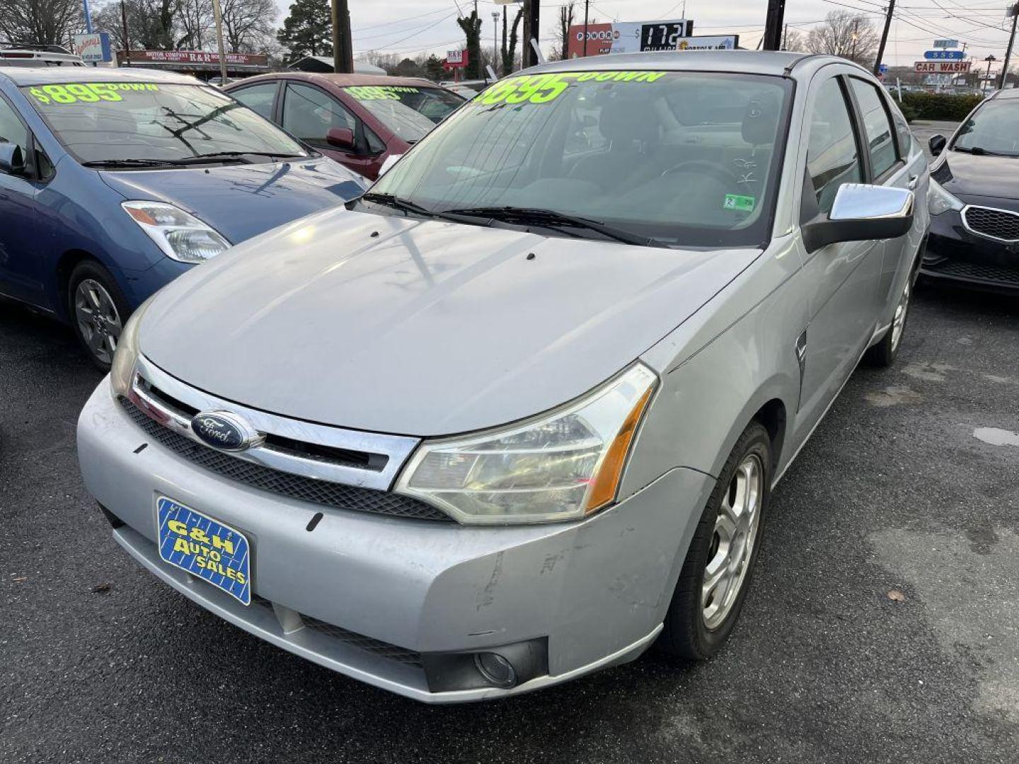 2008 SILVER FORD FOCUS SE (1FAHP35N58W) with an 2.0L engine, Automatic transmission, located at 930 E Little Creek Road, Norfolk, VA, 23518, (757) 588-0420, 36.915051, -76.244408 - Photo#0